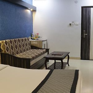 Neelkamal Hotel